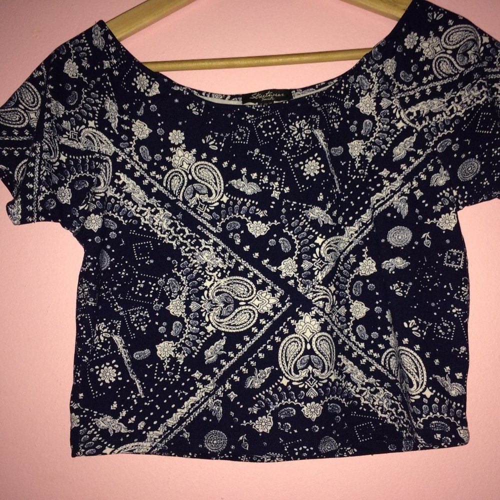 ❄️ Gorgeous Navy Super Soft Paisley Print Crop Top